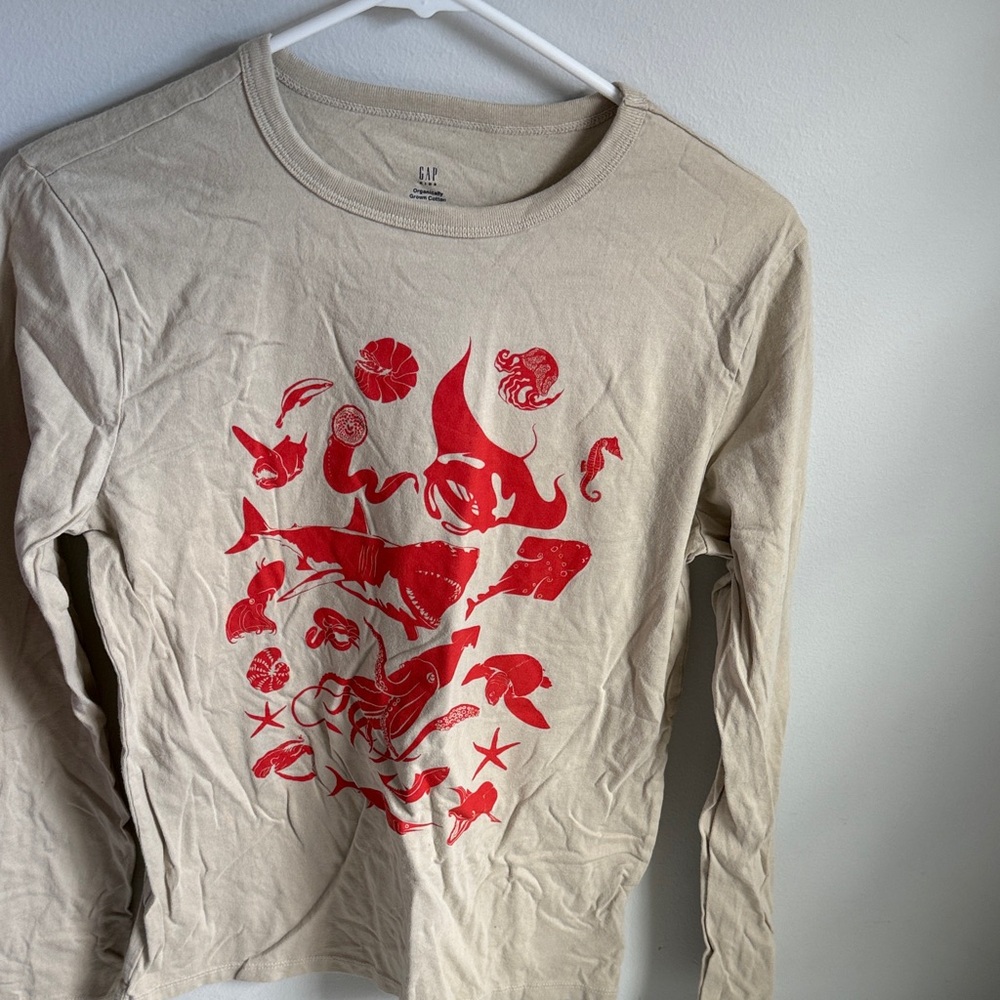 GAP SEA CREATURES Tan Long Sleeve with Red Marine Print